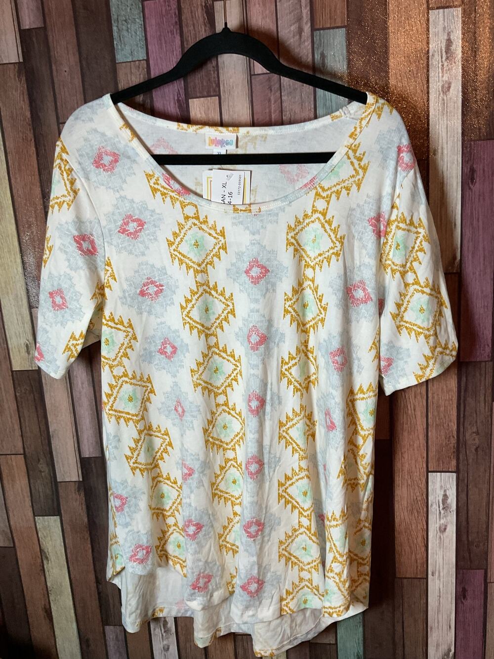 Lularoe Morgan Top White with Aztec Diamond Tribal Print  Women’s Size XL NWT